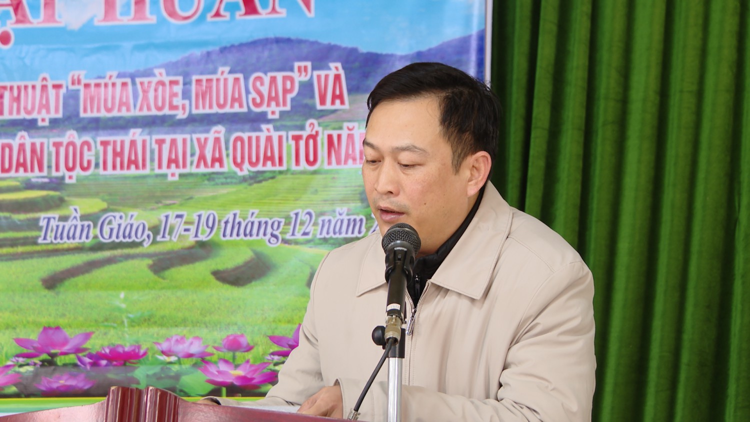 Đồng chí Vũ Đức Lâm Đại diện Phòng Văn hóa & Thông tin huyện phát biểu khai mạc