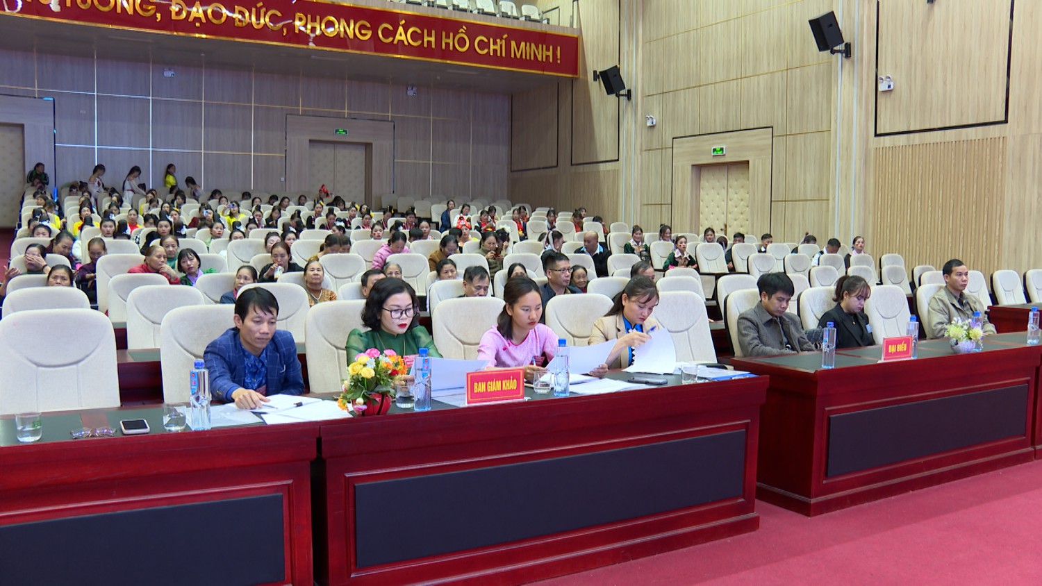 CÁC ĐẠI BIỂU DỰ HỘI THI