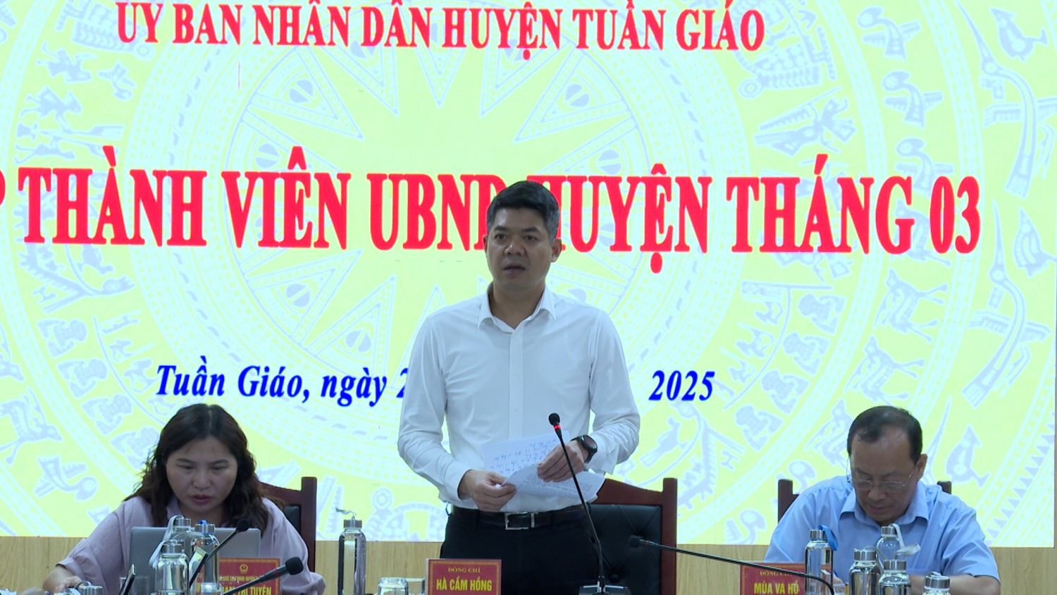 ĐC HÀ CẦM HỒNG PHÁT BIỂU CHỈ ĐẠO TẠI CUỘC HỌP