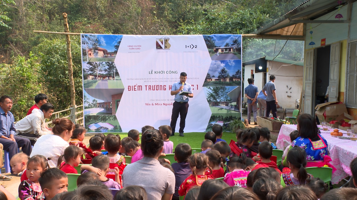 Điêu Chính Họa Phó bí thư thường trực Đảng ủy xã Pú xi phát biểu cảm ơn