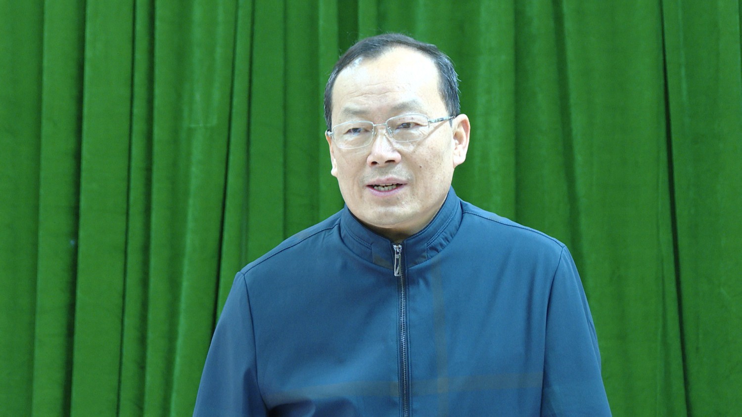 Đồng chí Mùa Va Hồ UVBTV Phó Chủ tịch UBND huyện phát biểu tại buổi làm việc