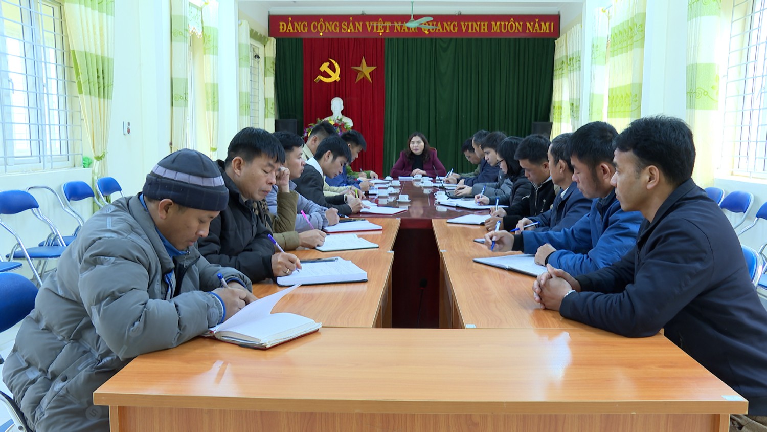 Đ C HUV PCT UBND Huyện làm việc với xã Mường Thín