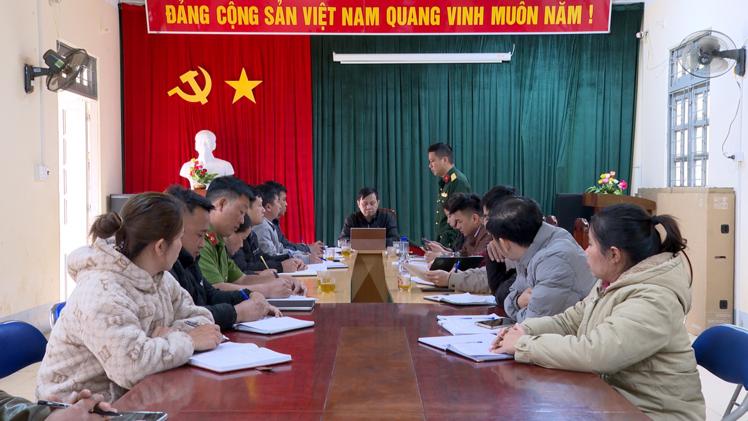 Đoàn làm việc với xã Pú Xi