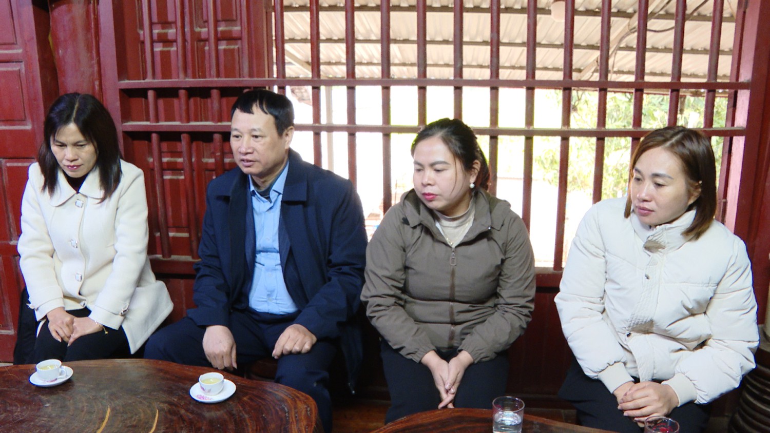 Tiến sĩ Phạm Đức Tài Chuyên viên chính Vụ GDPT kiểm tra thực tế tại xã Quài Cang