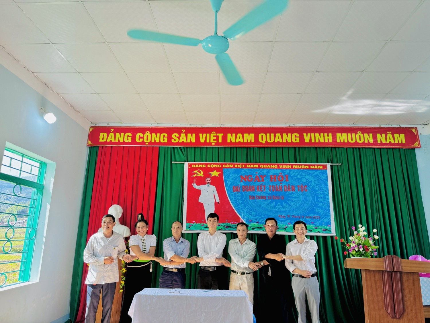 Ngày hội Đại đoàn kết toàn dân tộc tại bản Chấng