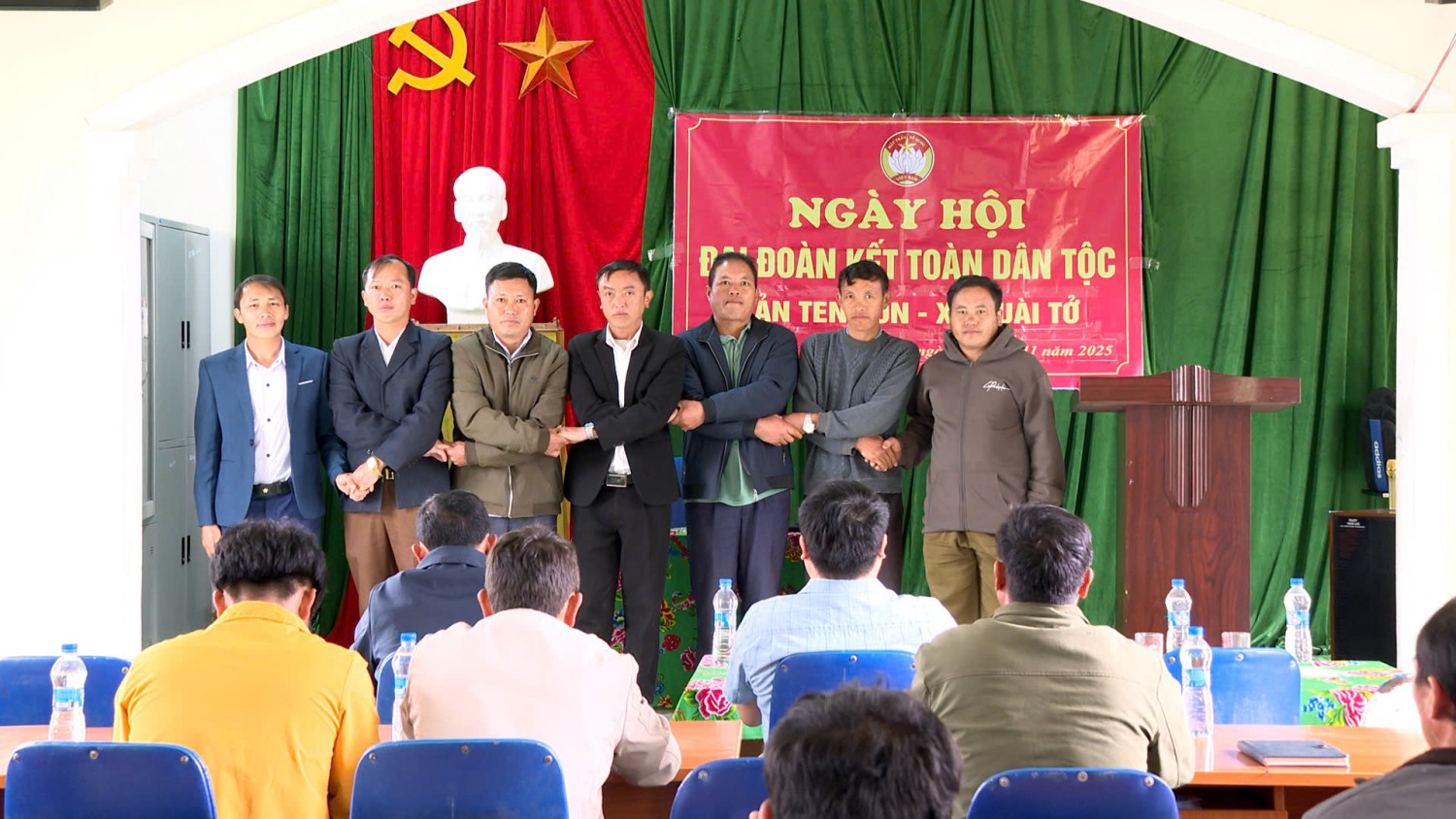 Ngày hội Đại đoàn kết ở bản Ten Hon: Đoàn kết làm nền tảng, kinh tế rừng là hướng đi