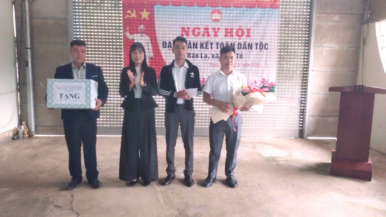 Ngày hội Đại đoàn kết toàn dân tộc tại bản Lạ