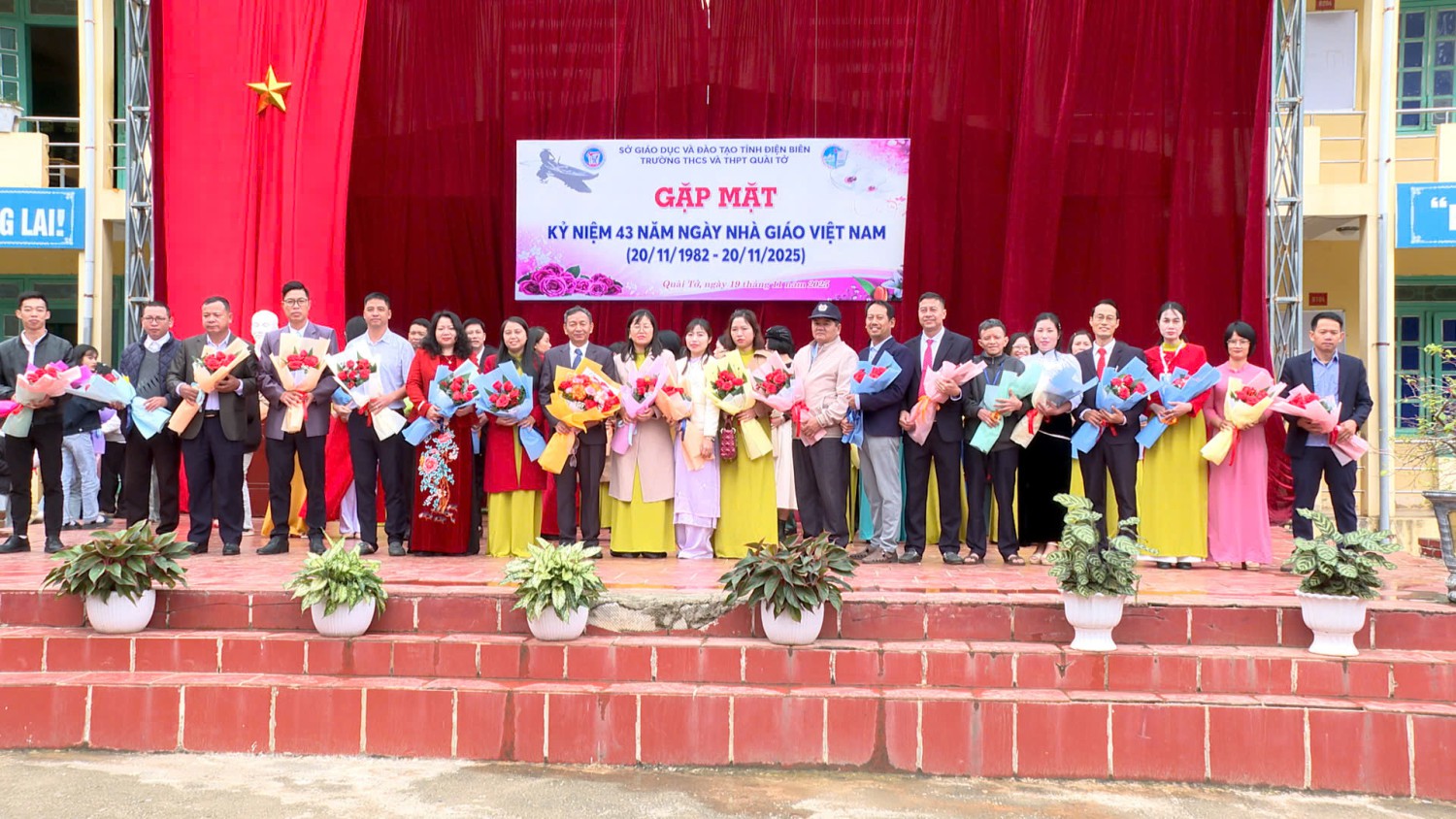 TRƯỜNG THCS & THPT QUÀI TỞ GẶP MẶT KỶ NIỆM 43 NĂM NGÀY NHÀ GIÁO VIỆT NAM 20/11