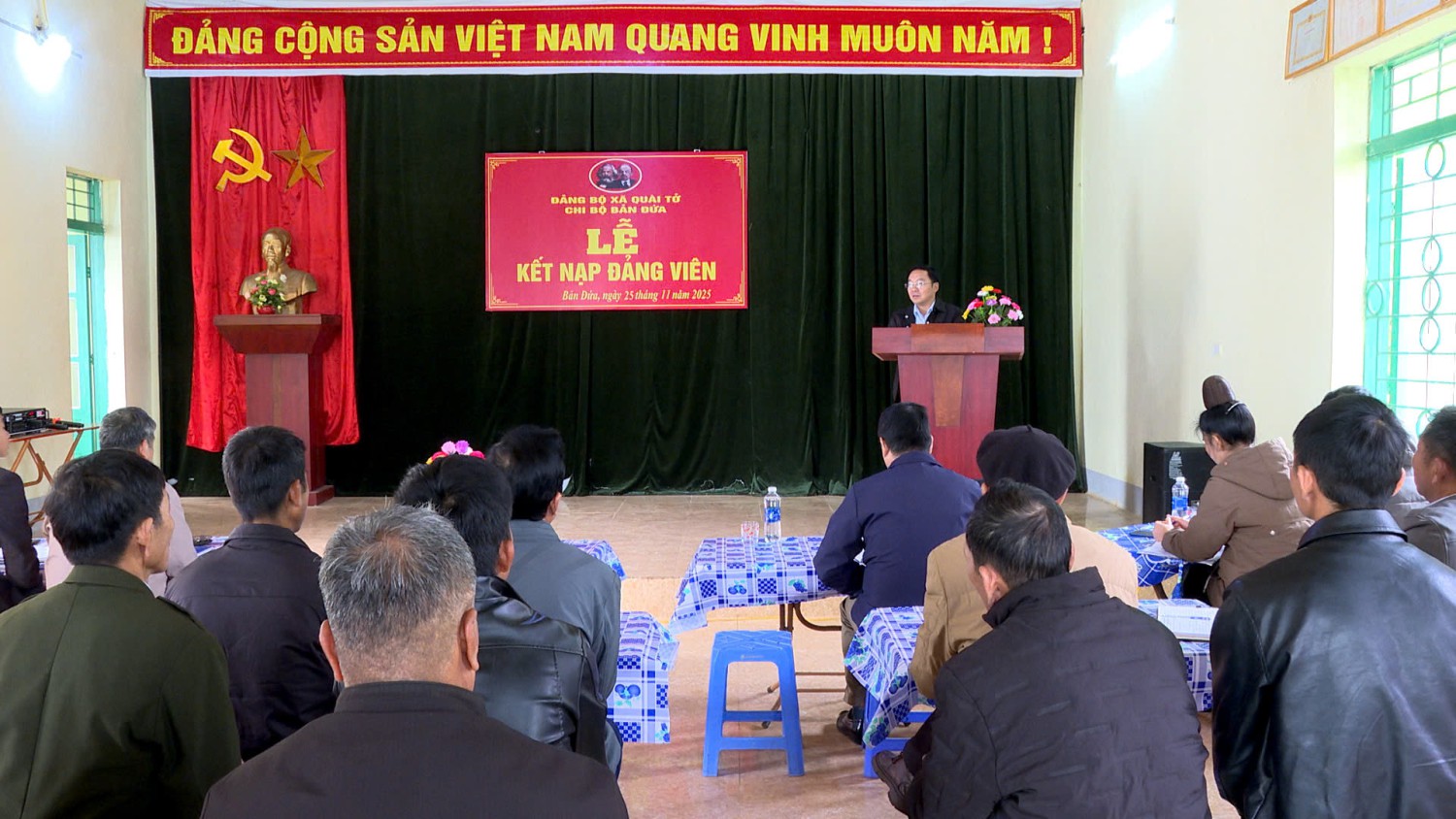 Chi bộ Bản Đứa kết nạp đảng viên mới, khẳng định sức sống của tổ chức cơ sở Đảng