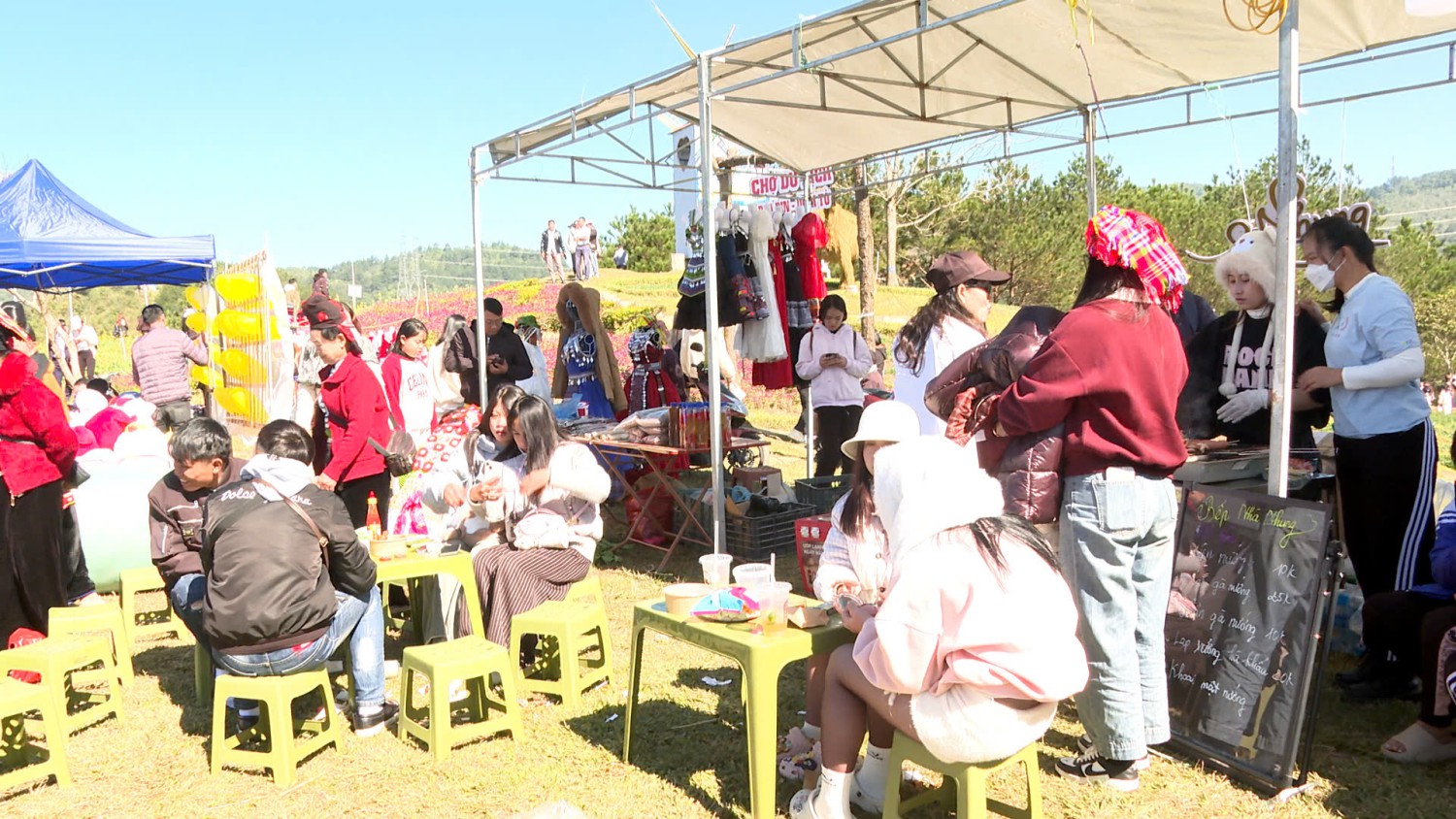 Rộn ràng phiên “Chợ du lịch Pha Đin – Quài Tở” lần thứ hai: Khởi sắc kinh tế từ không gian văn hóa vùng cao