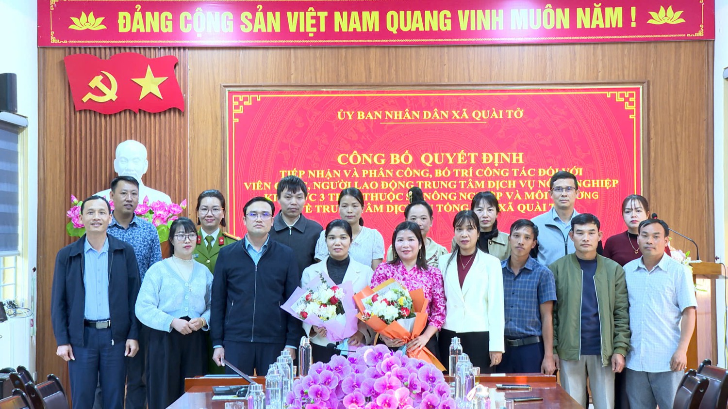 UBND xã Quài Tở công bố các quyết định về công tác cán bộ và tiếp nhận, bố trí viên chức, người lao động