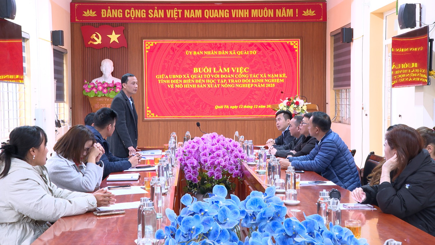 Đoàn công tác xã Nậm Kè làm việc, học tập kinh nghiệm về mô hình sản xuất nông nghiệp tại xã Quài Tở