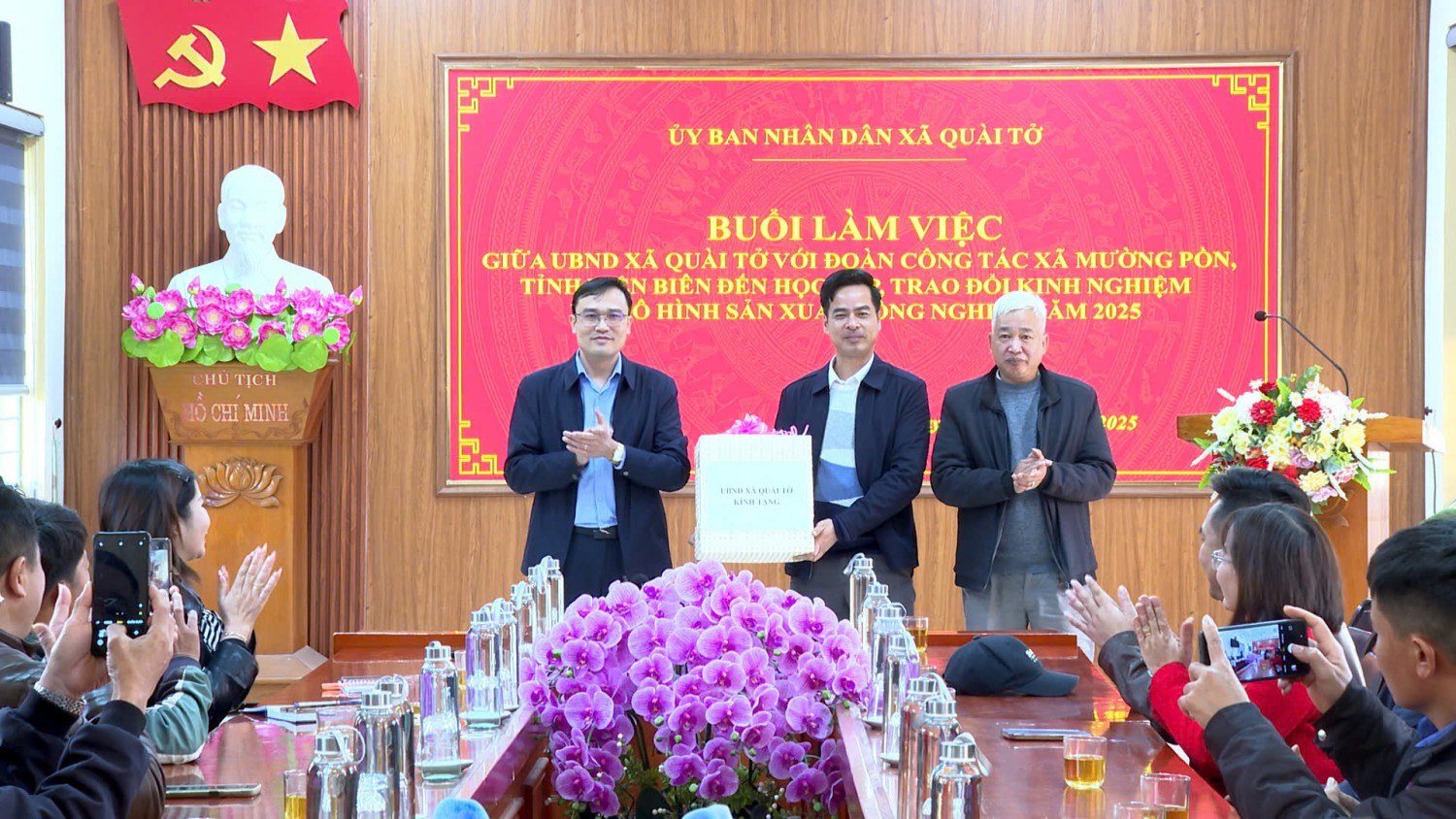 Xã Mường Pồn trao đổi, học tập kinh nghiệm tại Quài Tở