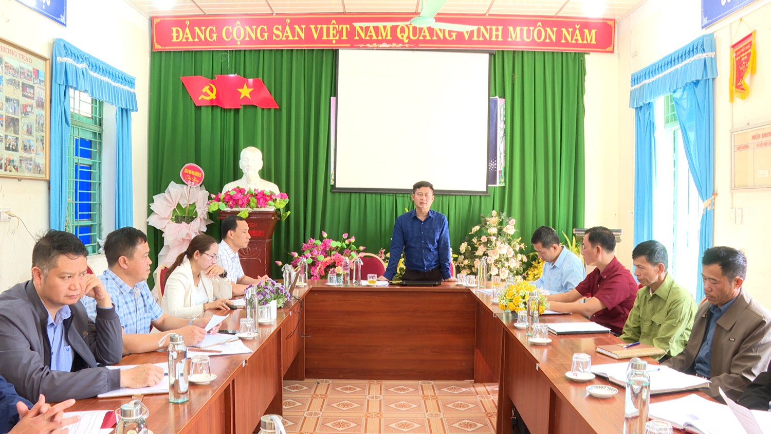 UBND XÃ QUÀI TỞ LÀM VIỆC VỚI ĐOÀN CÔNG TÁC SỞ NỘI VỤ TỈNH ĐIỆN BIÊN VỀ TRIỂN KHAI TUYỂN DỤNG LAO ĐỘNG NĂM 2025