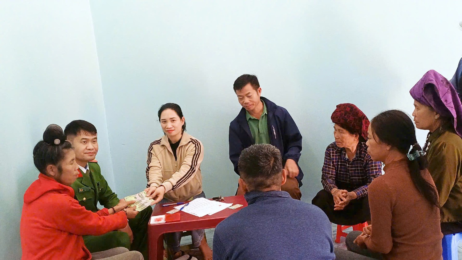 Quài Tở: 793 người dân được thụ hưởng quà của...