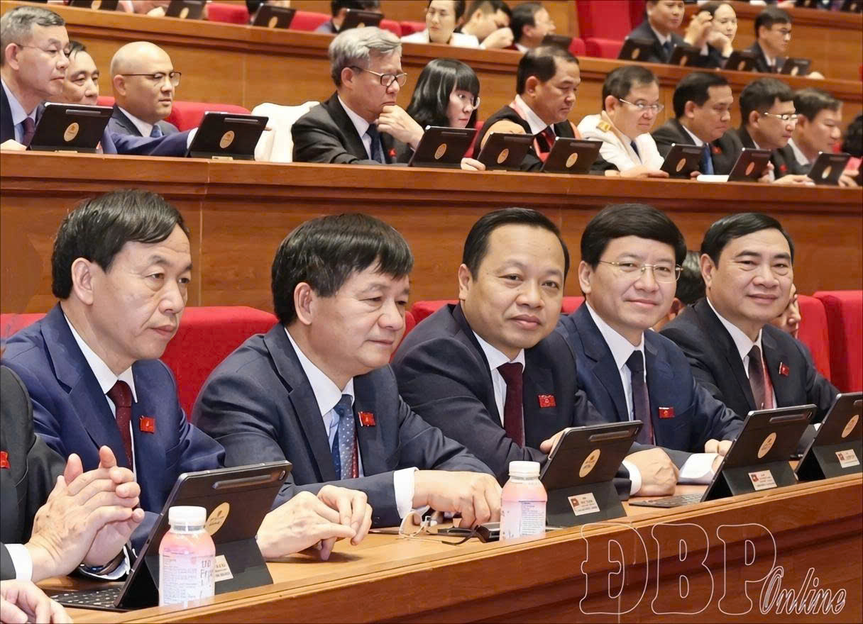 Đoàn đại biểu Điện Biên dự ngày làm việc đầu tiên Đại hội XIV của Đảng