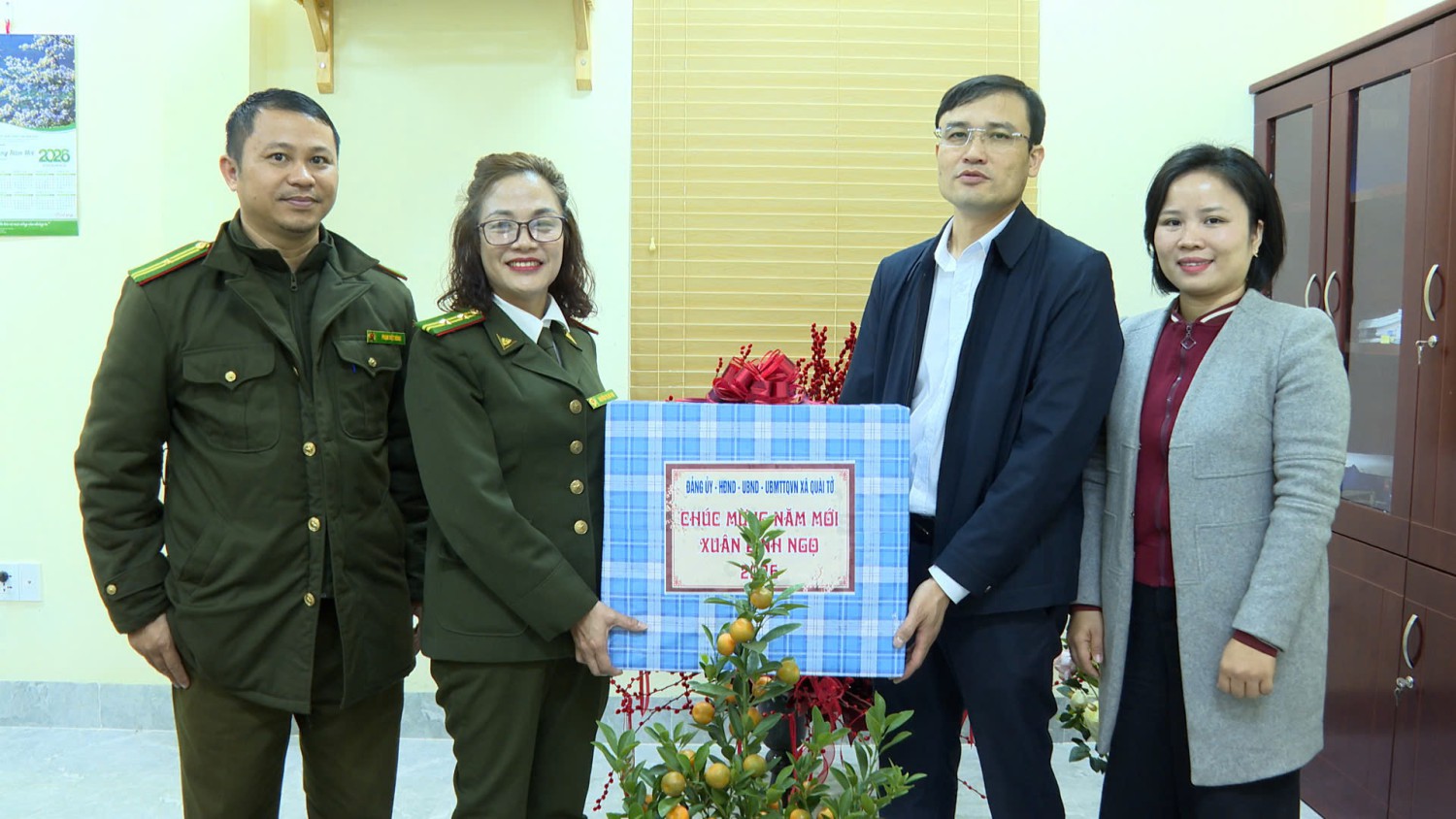 Đồng chí Nhữ Duy Đông thăm, tặng quà các đơn vị trên địa bàn nhân dịp Xuân Bính Ngọ 2026