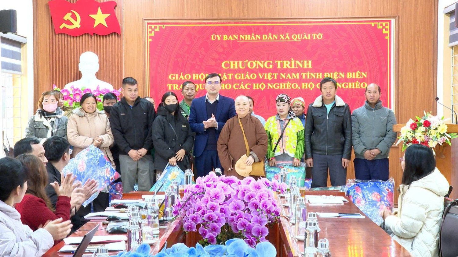 GIÁO HỘI PHẬT GIÁO VIỆT NAM TỈNH ĐIỆN BIÊN TẶNG QUÀ 50 HỘ NGHÈO, CẬN NGHÈO TẠI XÃ QUÀI TỞ