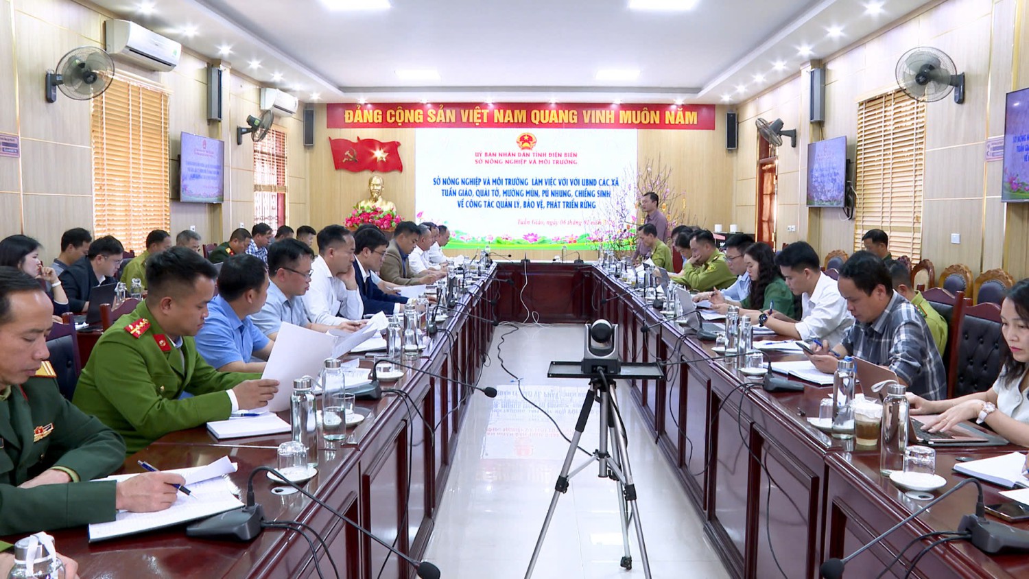 SỞ NÔNG NGHIỆP VÀ MÔI TRƯỜNG TỈNH ĐIỆN BIÊN LÀM VIỆC VỚI CÁC XÃ VỀ CÔNG TÁC QUẢN LÝ, BẢO VỆ VÀ PHÁT TRIỂN RỪNG