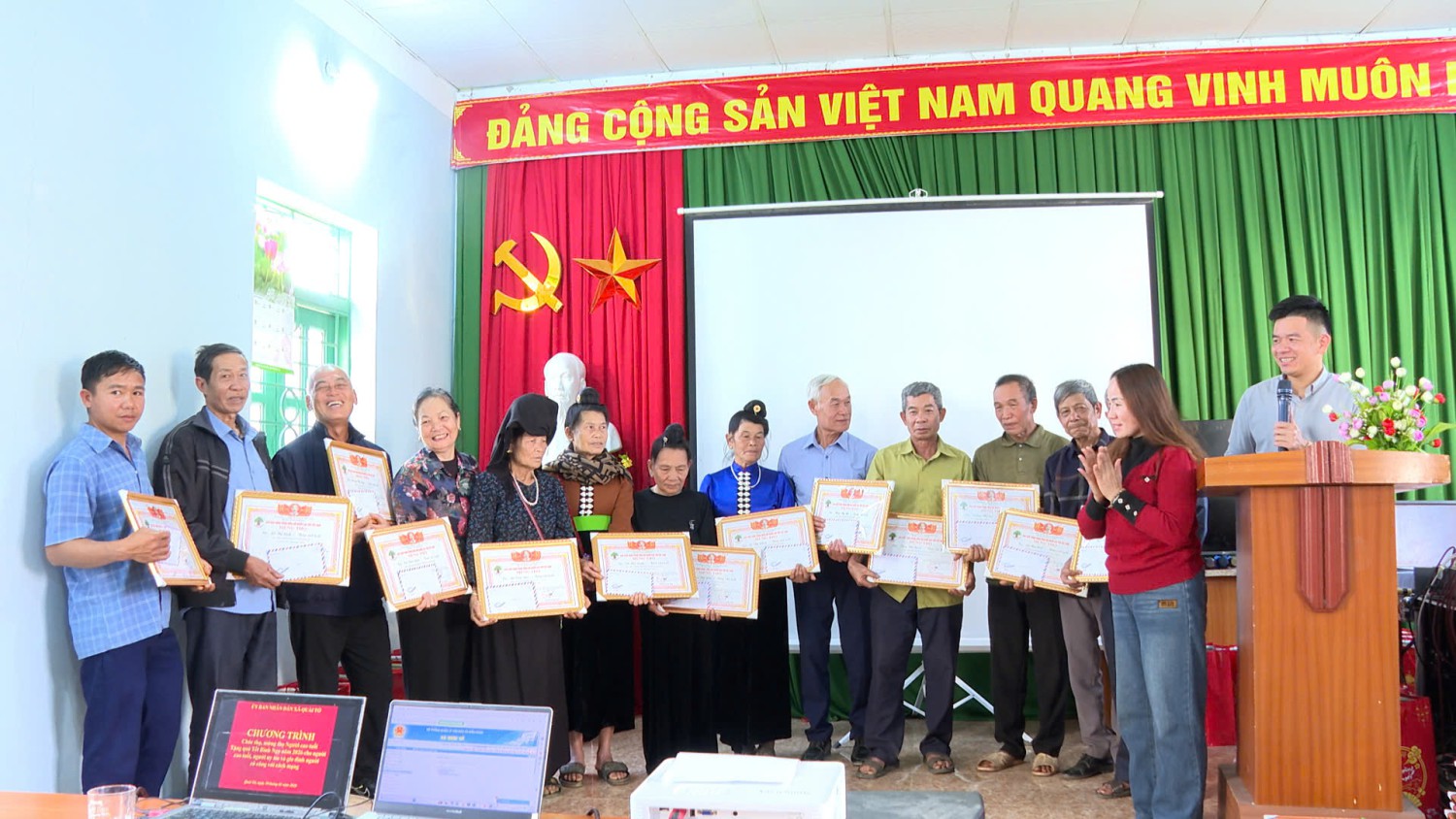 Quài Tở tổ chức chúc thọ, mừng thọ người cao tuổi và trao quà Tết cho các đối tượng chính sách nhân dịp Xuân Bính Ngọ 2026