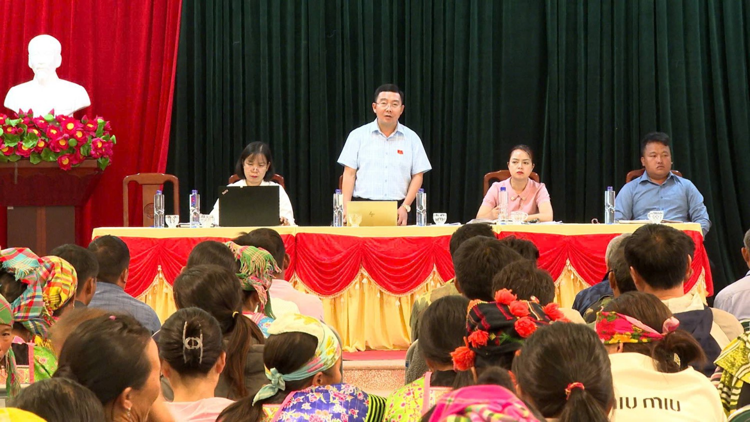 Đại biểu HĐND xã Quài Tở tiếp xúc cử tri tại các bản Háng Tàu, Bản Lồng và Tỏa Tình