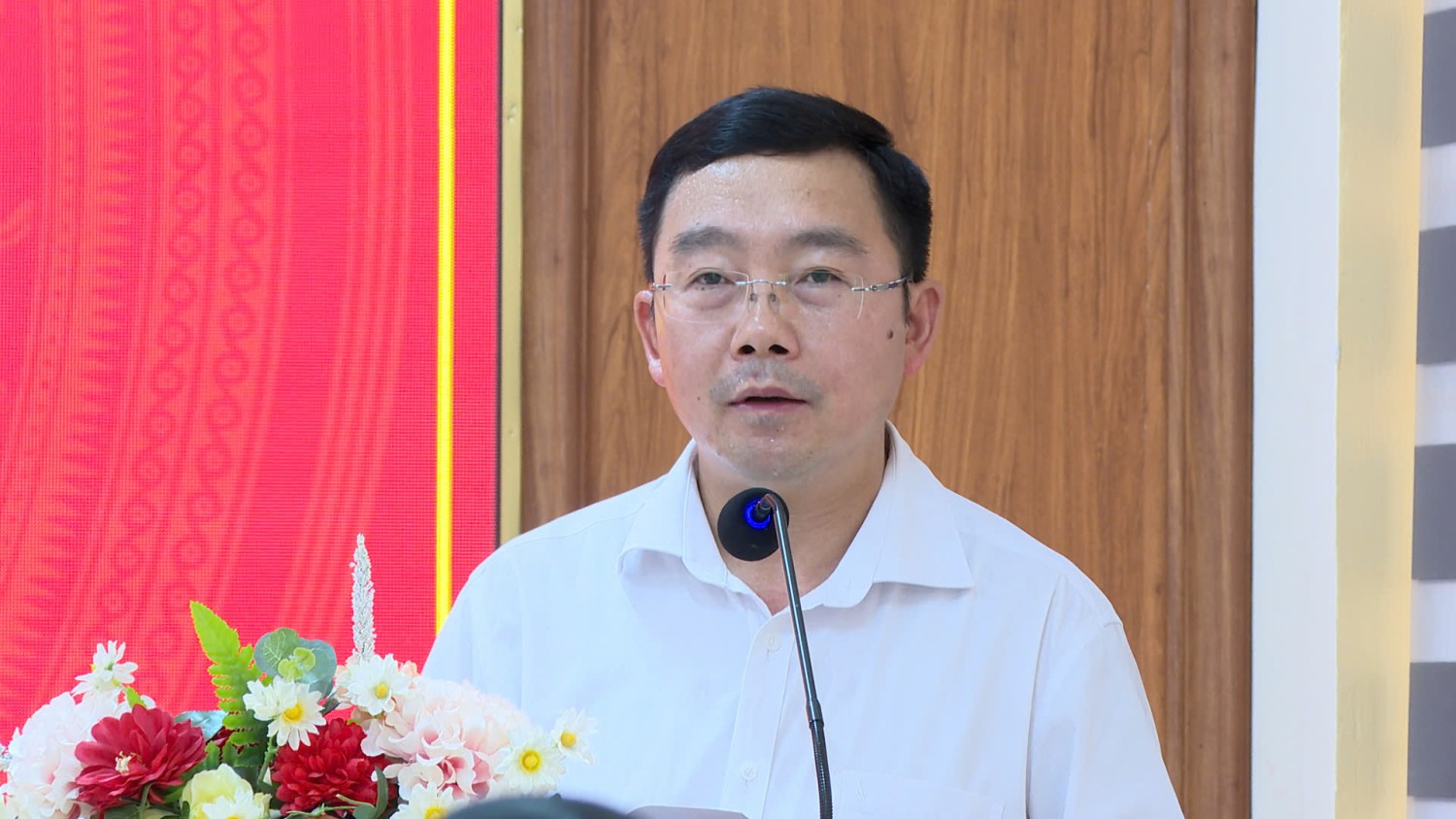 LỄ TRAO TẶNG HUY HIỆU 30 NĂM TUỔI ĐẢNG
