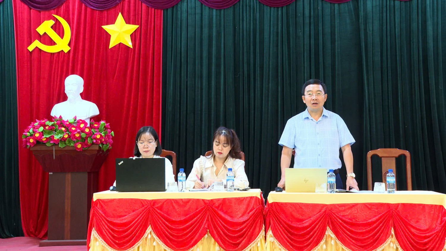 Tổ đại biểu số 6 HĐND xã Quài Tở tiếp xúc cử tri...