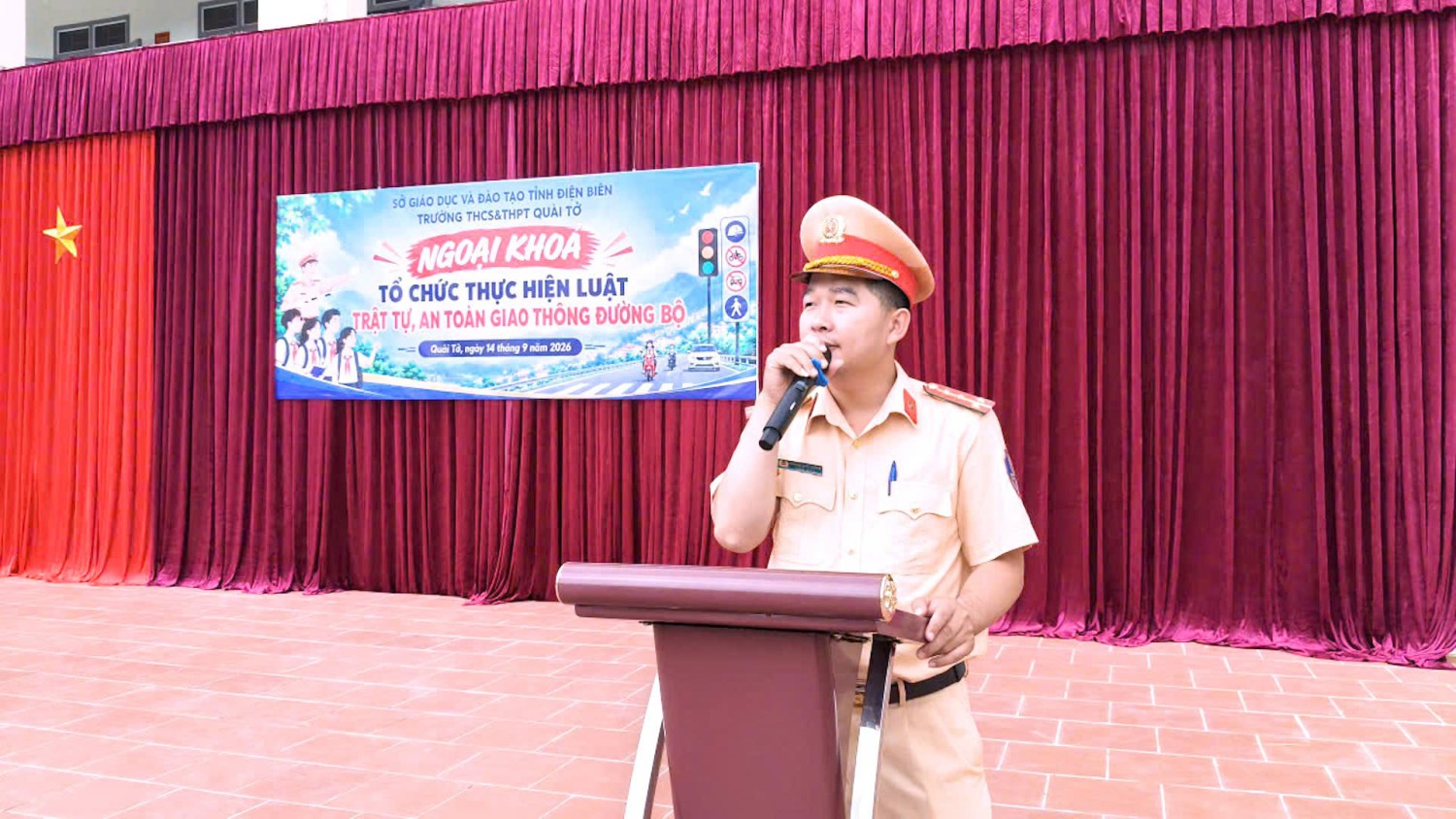 1.204 học sinh Trường THCS&THPT Quài Tở được tuyên truyền pháp luật về trật tự, an toàn giao thông