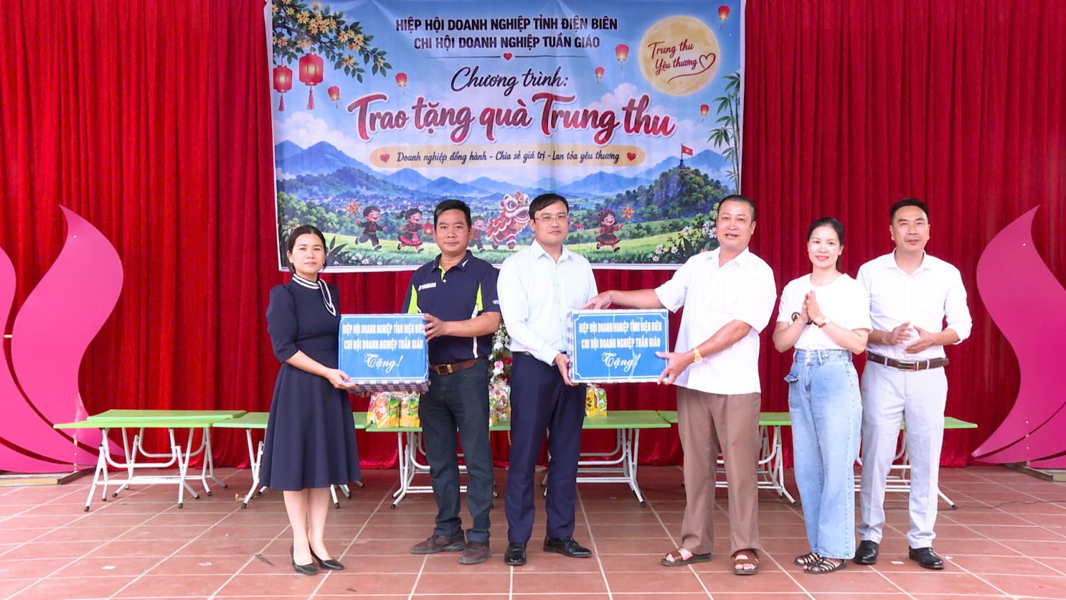 🌕🎁 HIỆP HỘI DOANH NGHIỆP TỈNH ĐIỆN BIÊN TRAO 200 SUẤT QUÀ TRUNG THU CHO TRẺ EM XÃ QUÀI TỞ