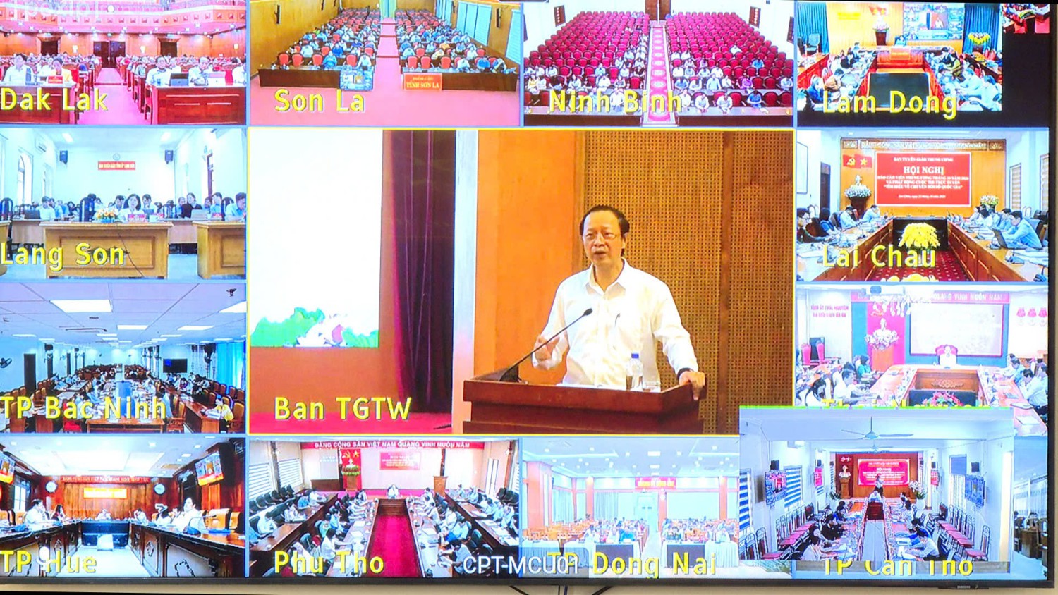 Xã Quài Tở dự Hội nghị Báo cáo viên Trung ương...