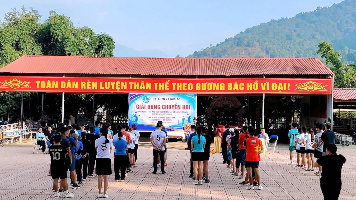 Xã Quài Tở tổ chức Giải Bóng chuyền hơi giao lưu chào mừng 20/10